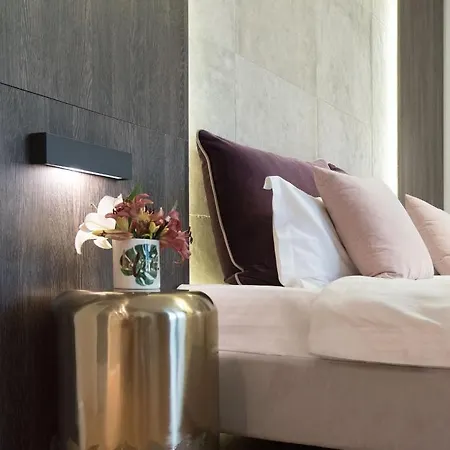 47 Luxury Atina